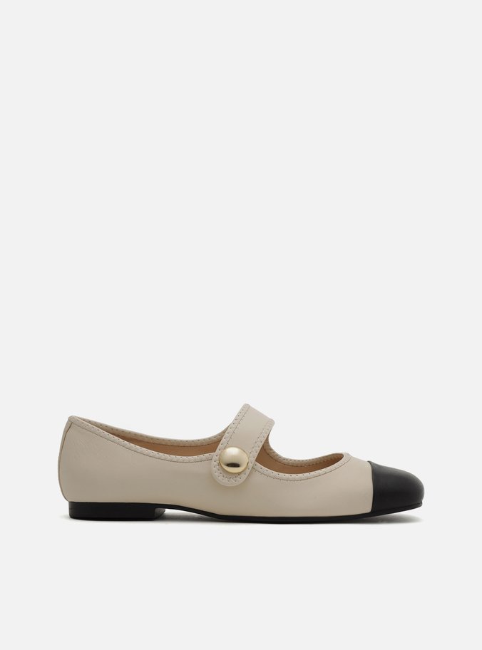 Sapatilha Boneca Off-White Couro Cap Toe Botão