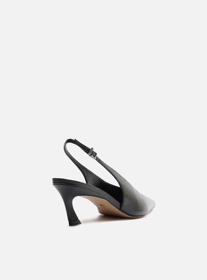 Scarpin Preto Couro Salto Kitten Bico Fino