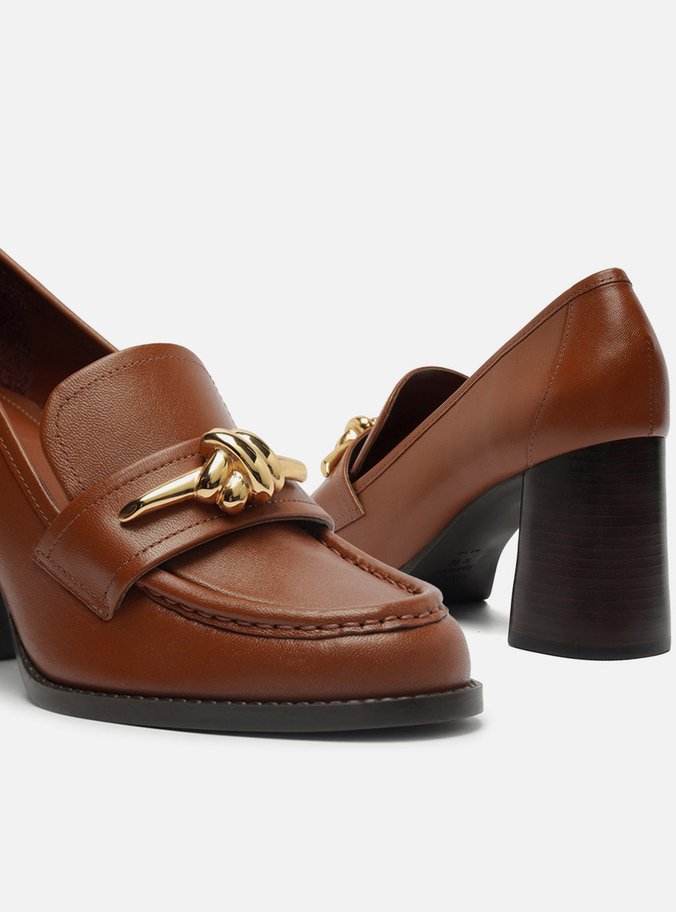 Loafer Caramelo Couro Salto Bloco Metal Nó
