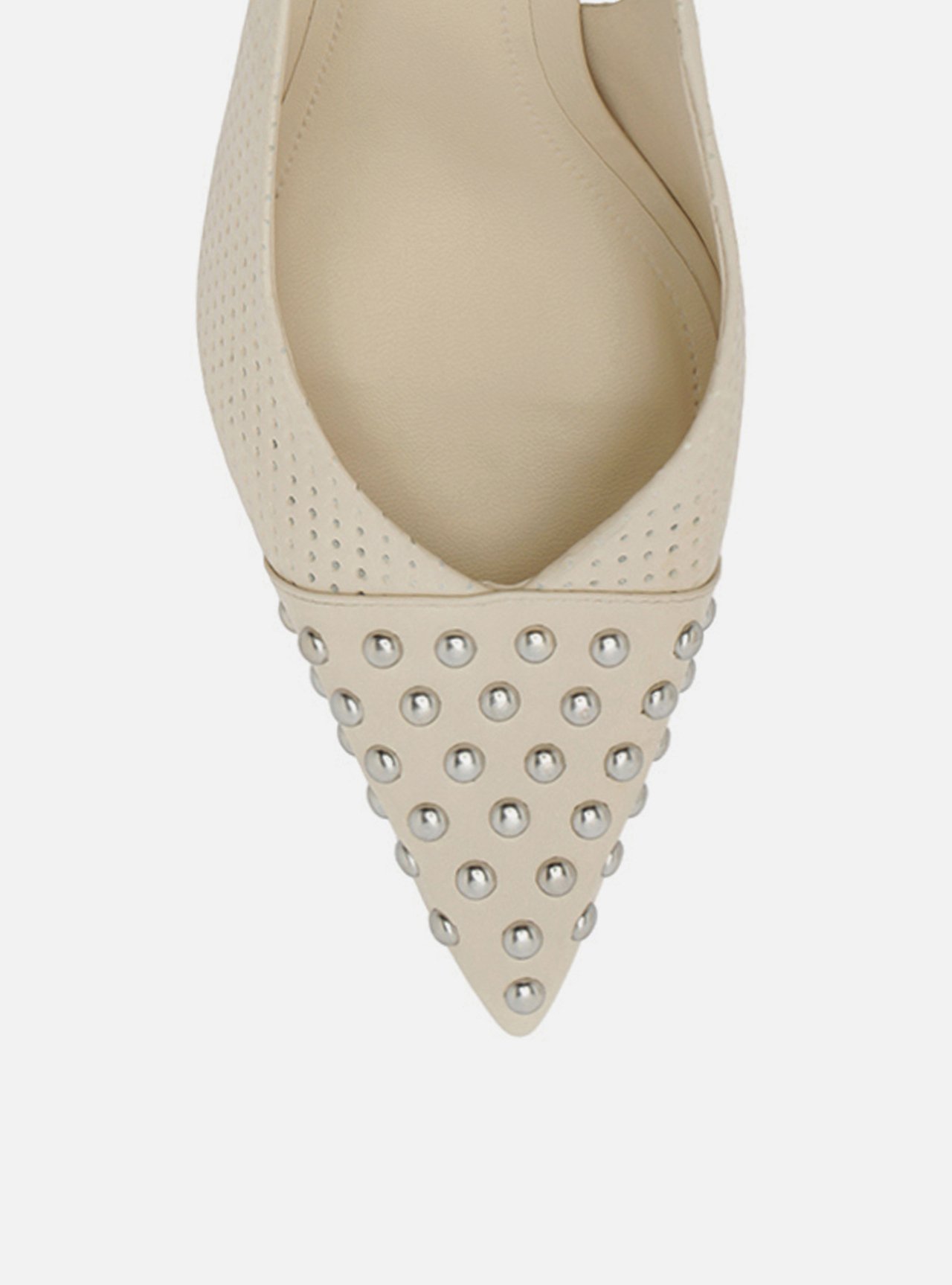 Scarpin Off-White Couro Salto Médio Tachas — foto 5