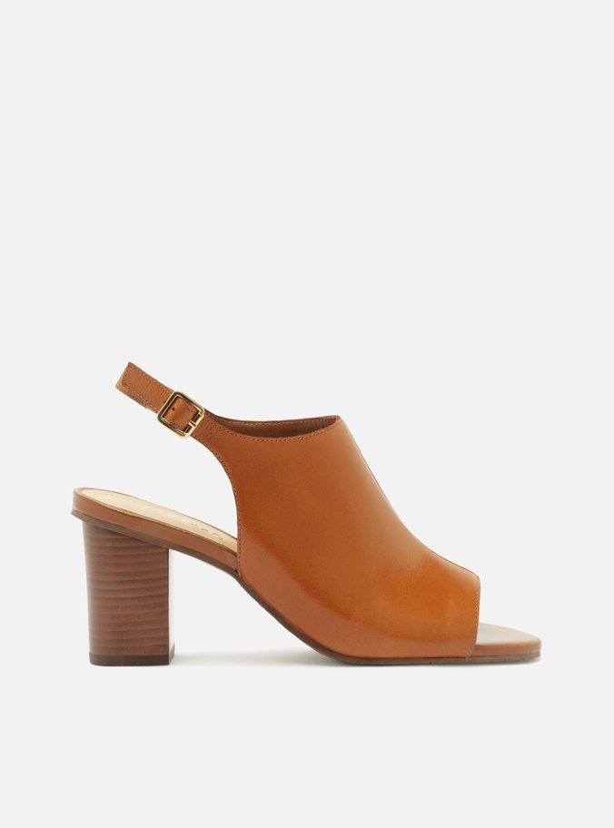 Sandália Marrom Couro Bloco Cabedal Fechado