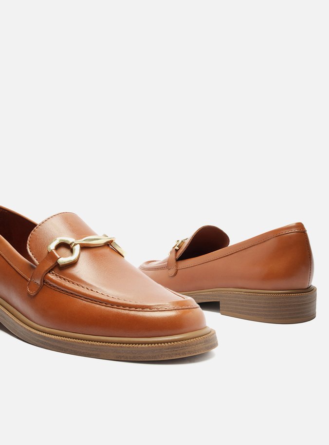 Mocassim Caramelo Couro Bridão Metálico Classic