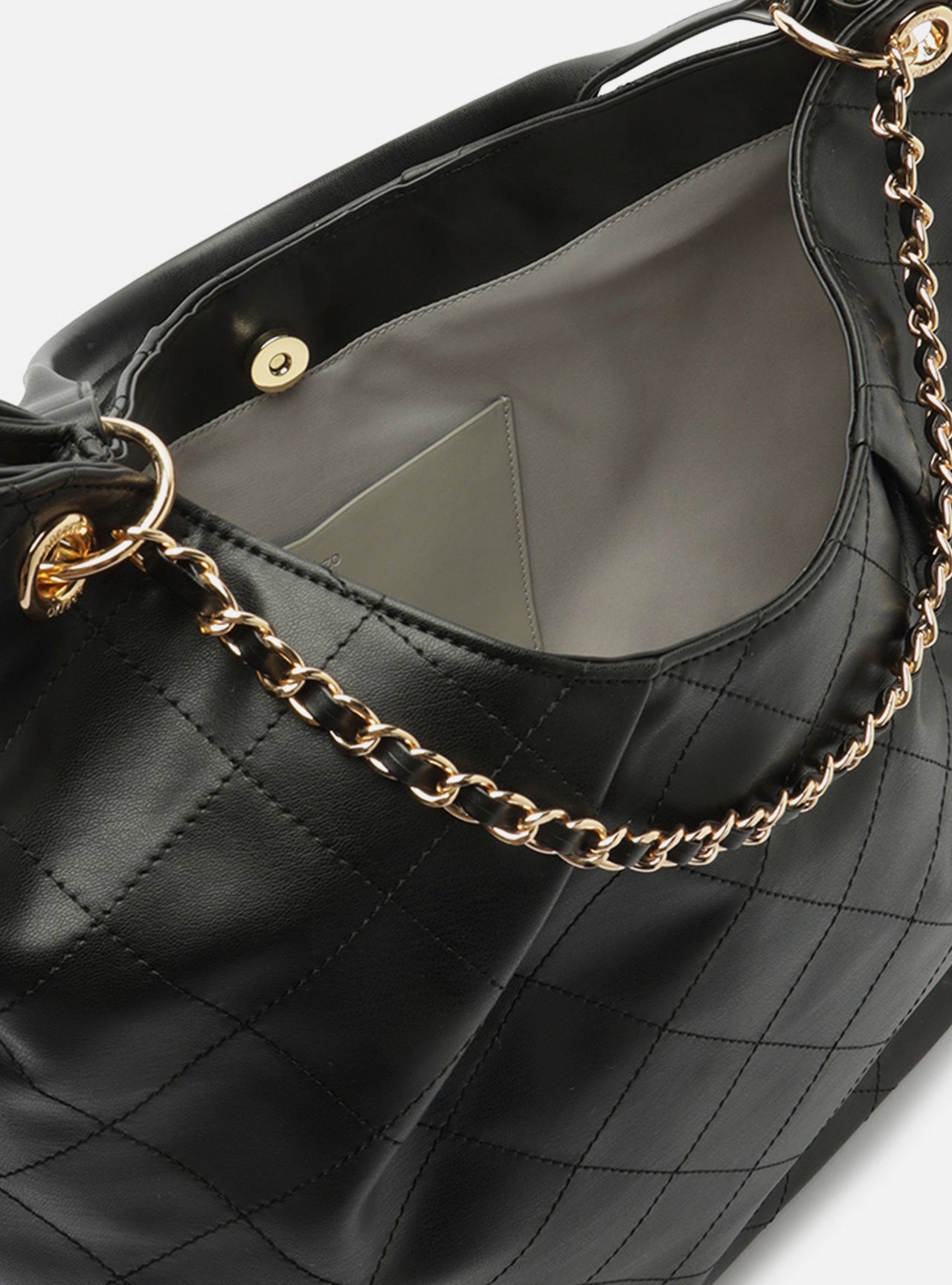 Bolsa Hobo Preta Grande Matelassê Alça Corrente — foto 4