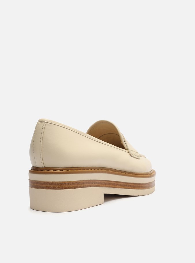 Mocassim Off-White Couro Solado