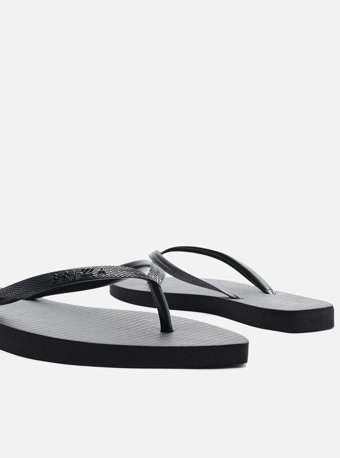 Chinelo de Dedo Preto Bico Folha Brizza