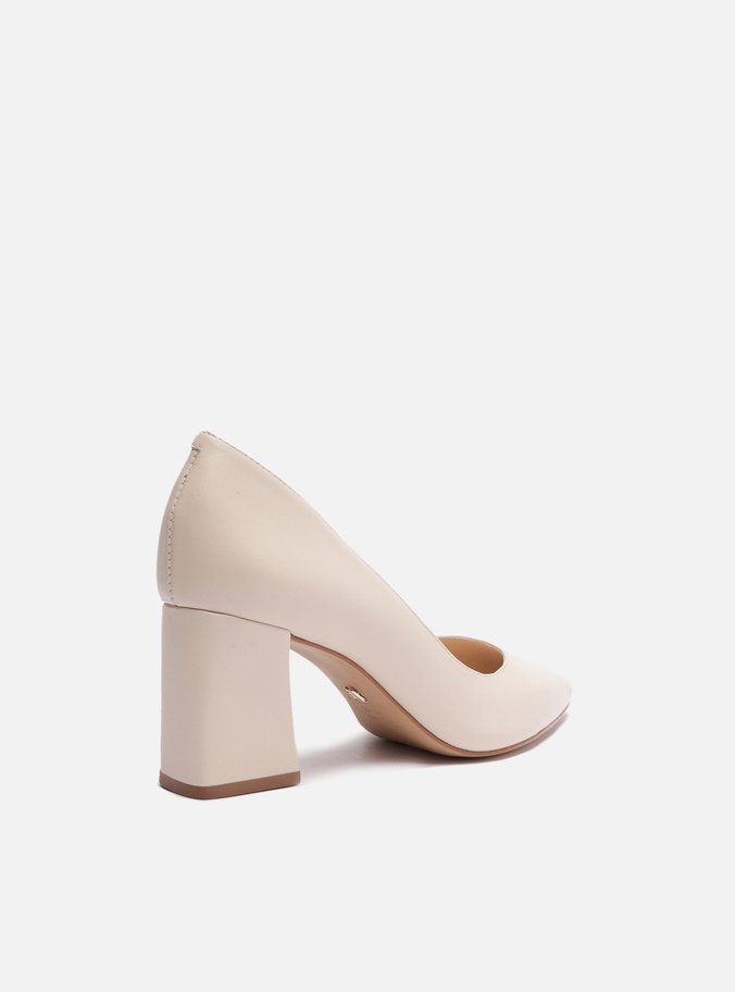 Scarpin Off-White Couro Bico Fino Básico City