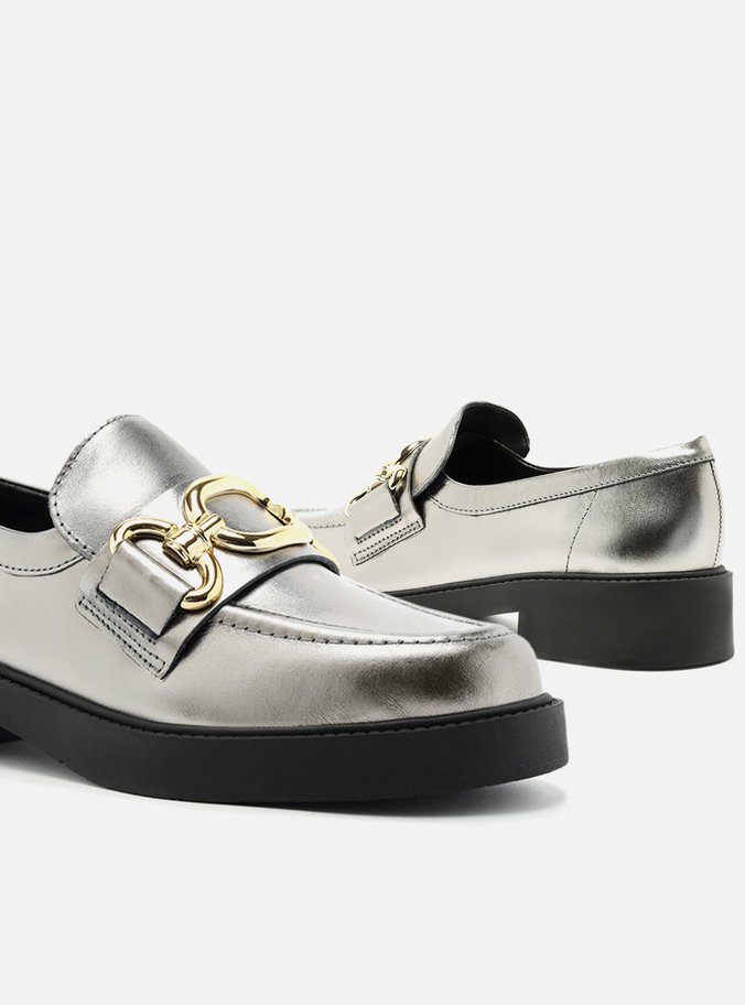 Mocassim Prata Couro Bridão Metálico Maxi