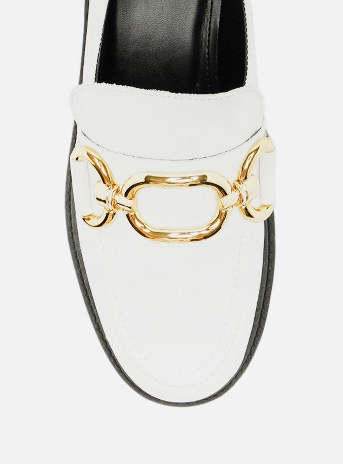 Mocassim Branco Couro Bridão Metálico Maxi
