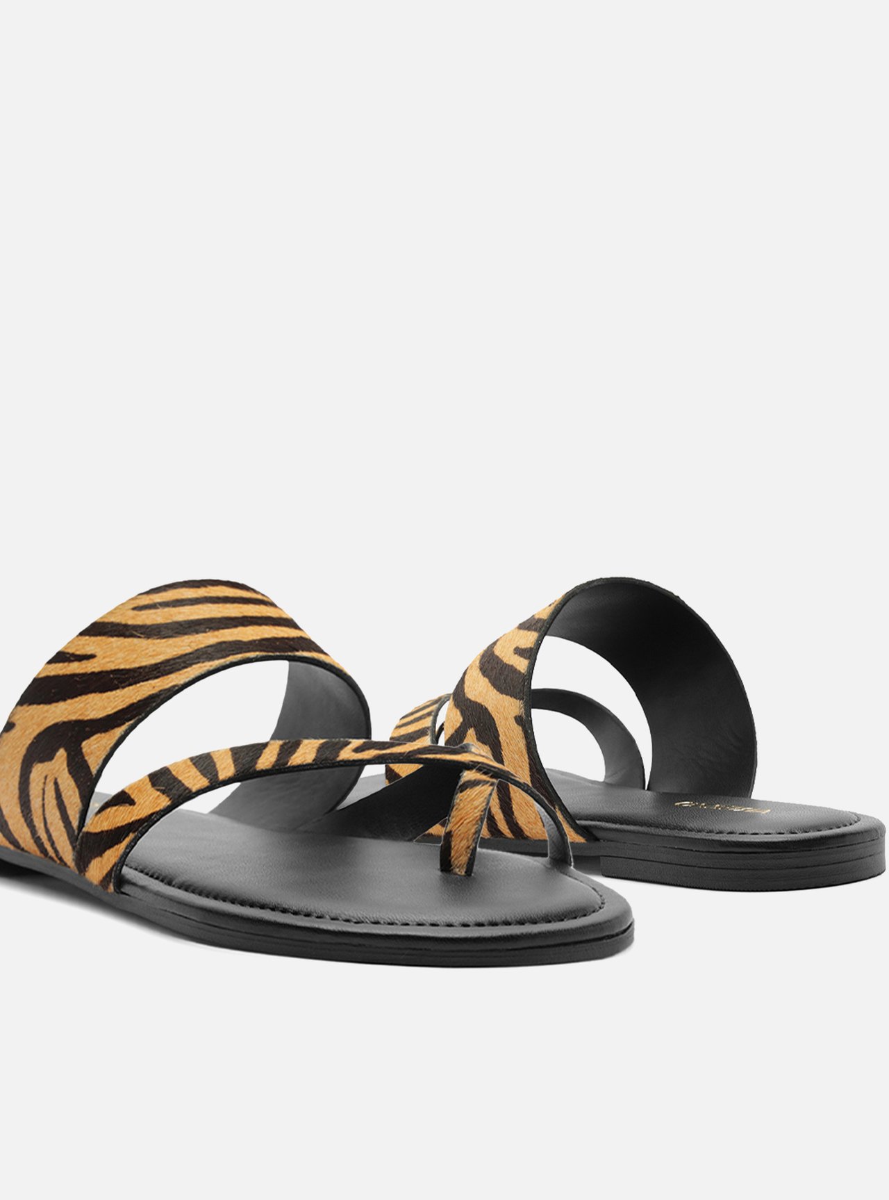 Sandália Rasteira Animal Print Pelo Tira Dedo — foto 4
