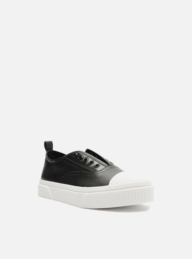 Tênis Slip On Preto Couro Ilhós