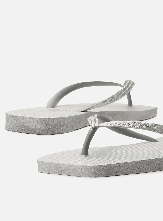 Chinelo de Dedo Prateado Square Brizza