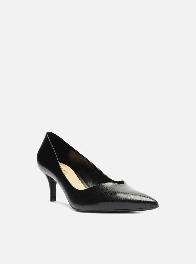 Scarpin Preto Couro Salto Baixo Fino