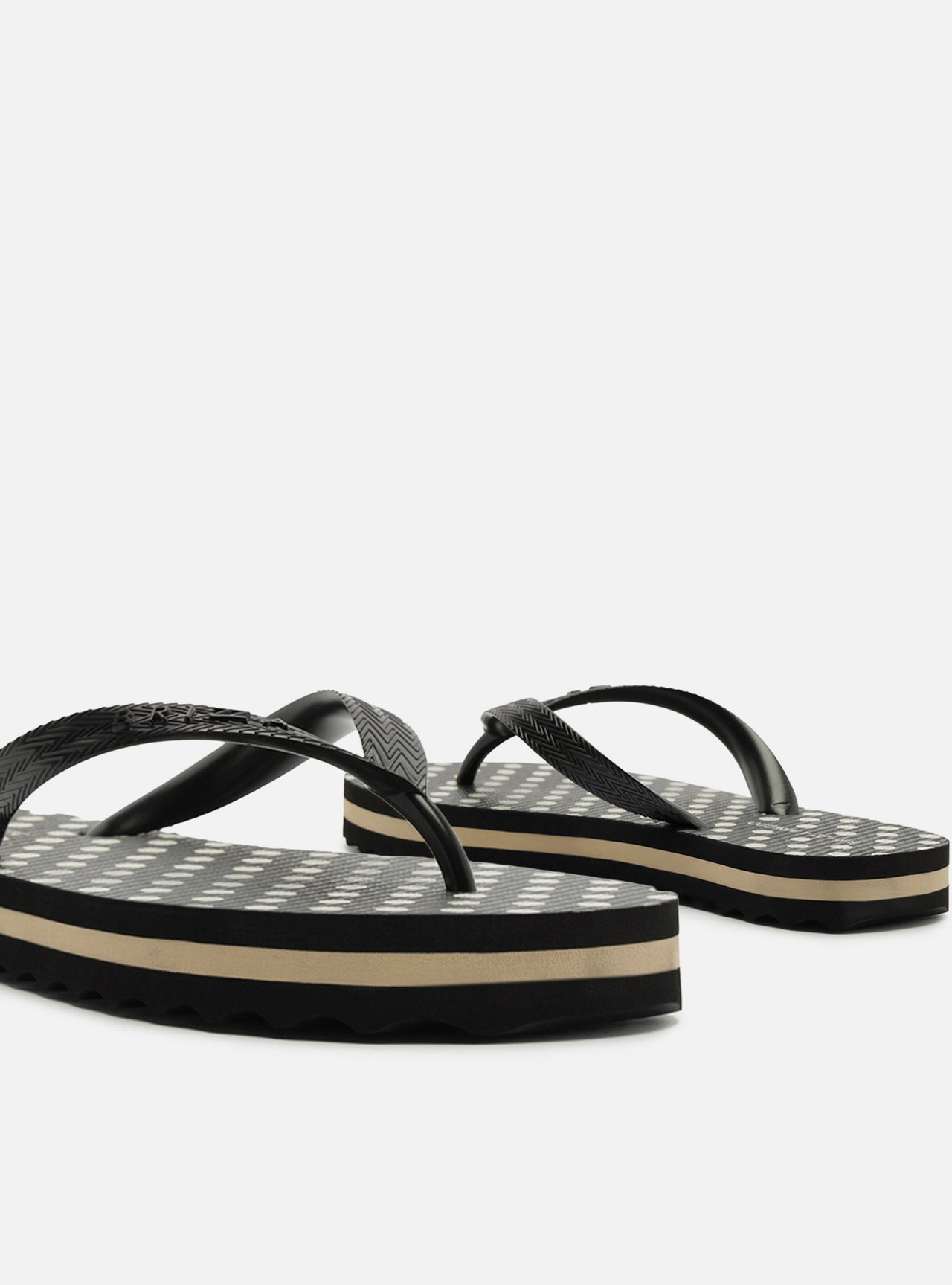 Chinelo de Dedo Preto Poá Flatform Brizza — foto 4