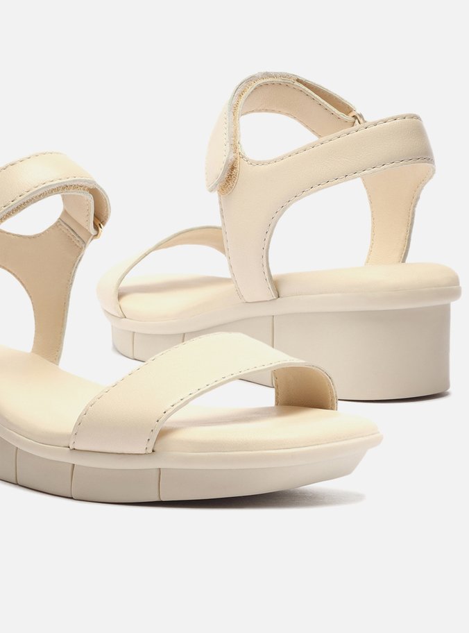 Sandália Off-White Couro Flatform Comfort