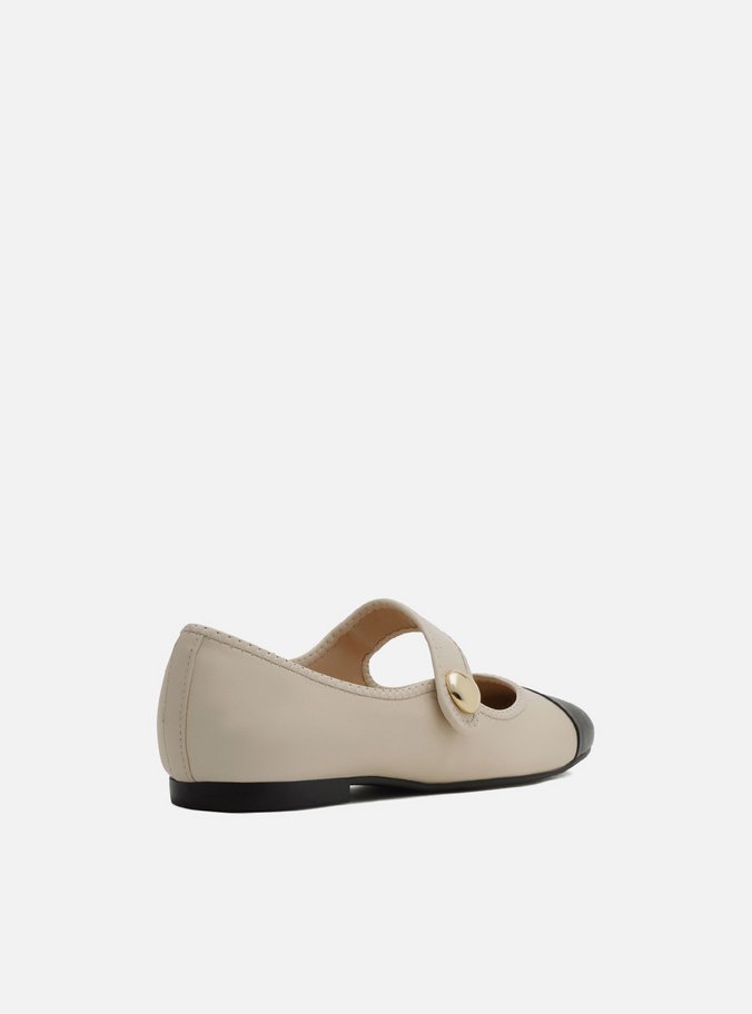 Sapatilha Boneca Off-White Couro Cap Toe Botão
