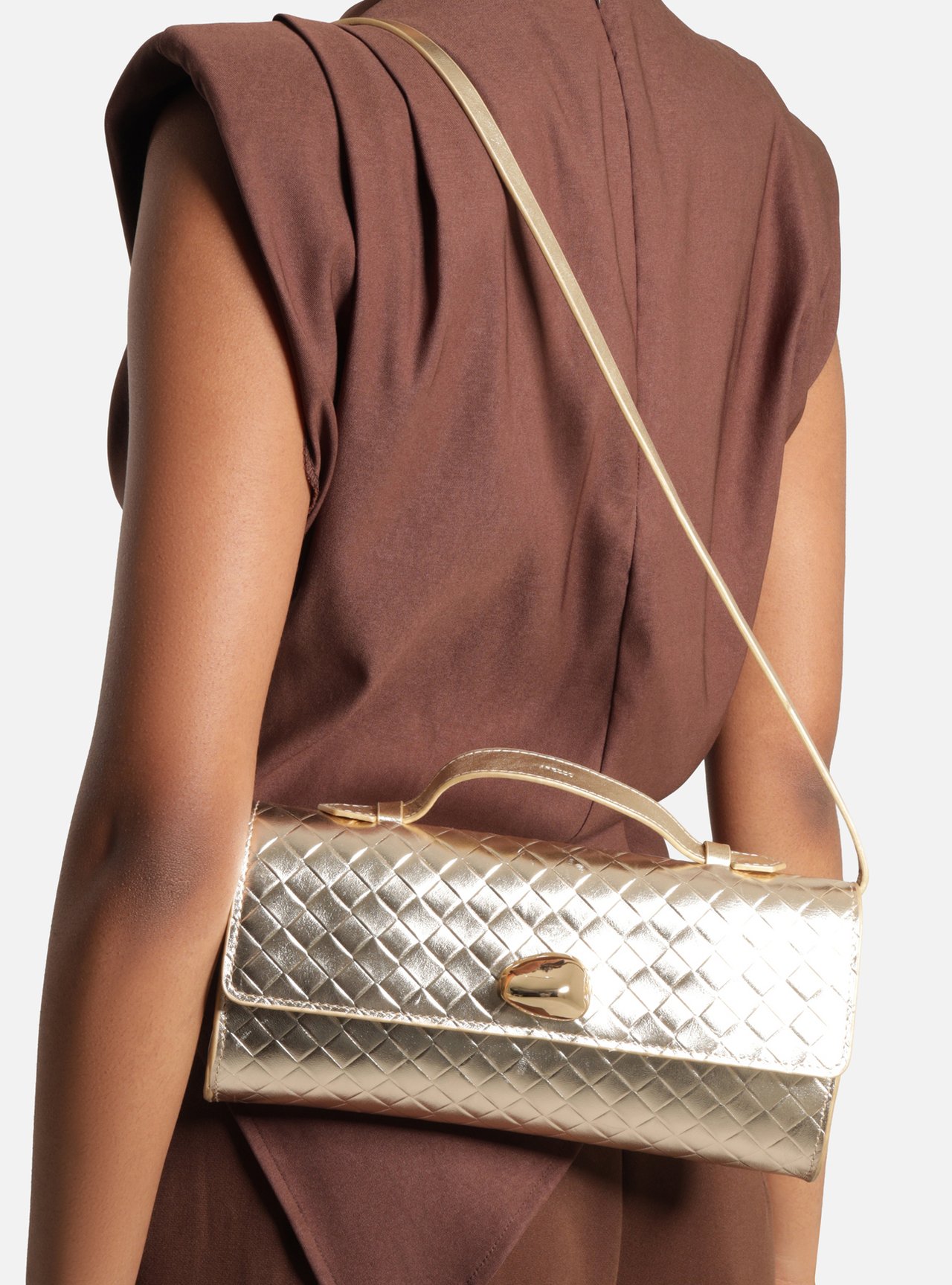 Bolsa Tiracolo Dourada Couro Média Tressê — foto 6