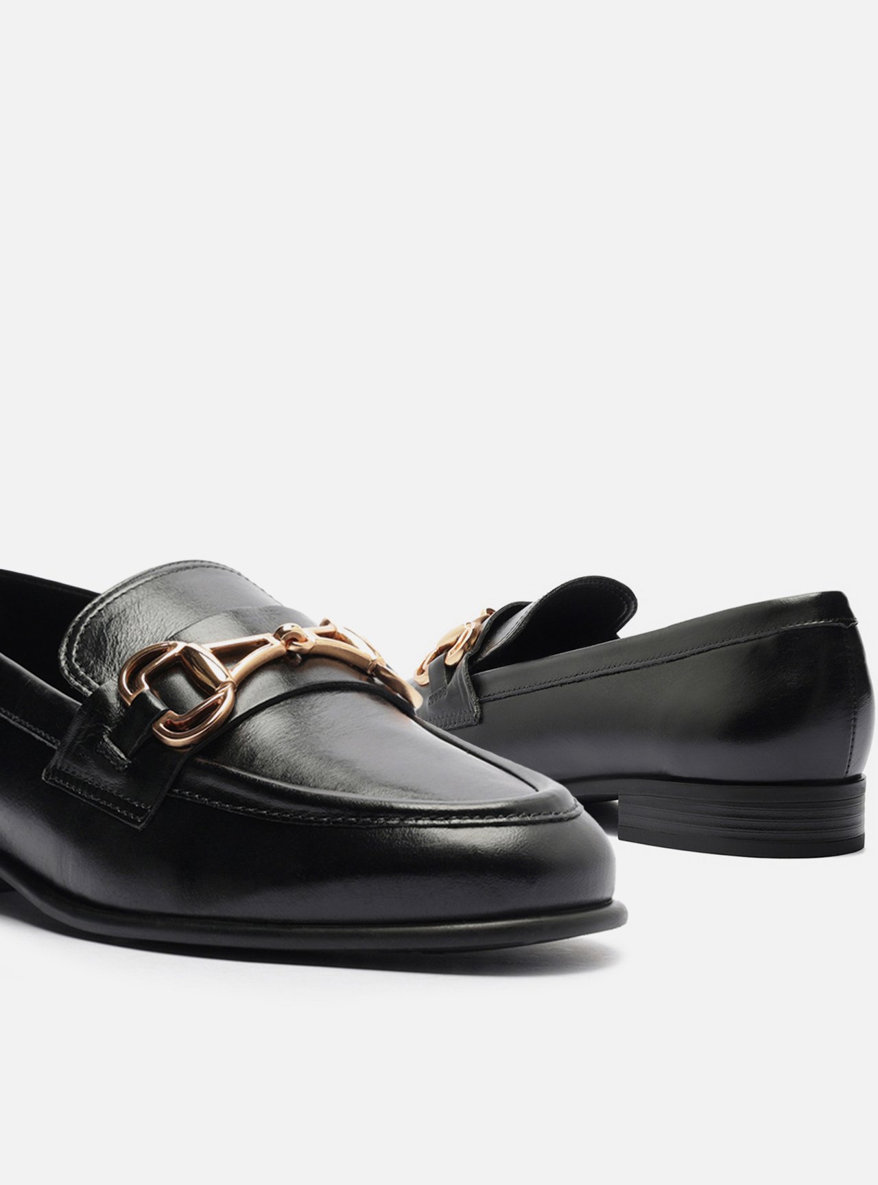 Mocassim Preto Couro Bridão Metálico Retrô — foto 4