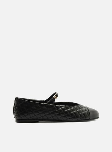 Arezzo — Sapatilha Preta Cap Toe Bico Redondo Fivela Matelassê