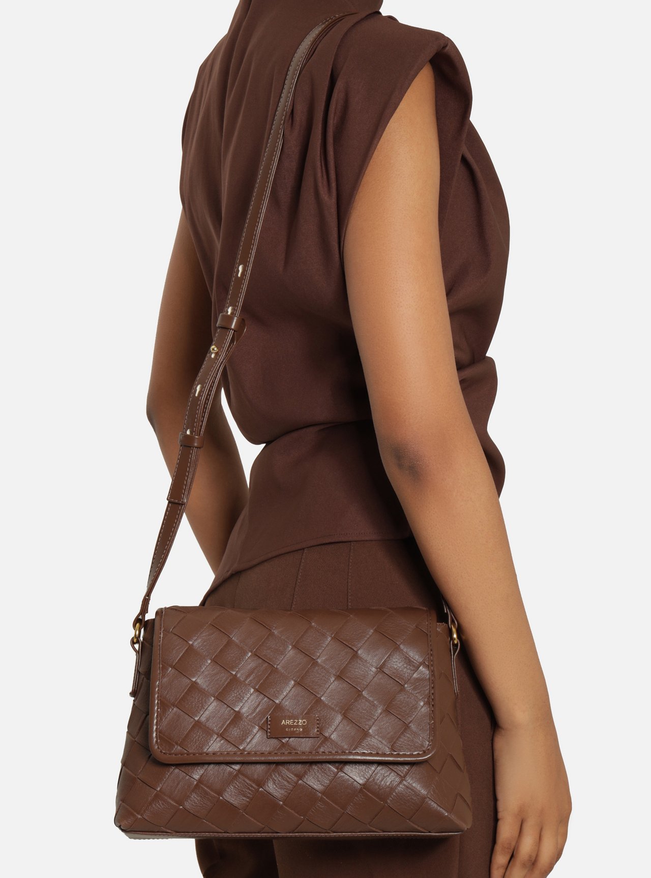 Bolsa Tiracolo Marrom Média Tressê Metais — foto 6