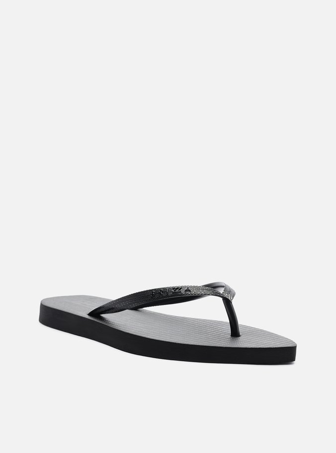 Chinelo de Dedo Preto Bico Folha Brizza
