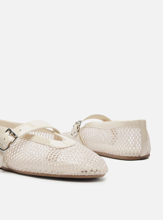 Sapatilha Off-White Verniz Tela Fivela