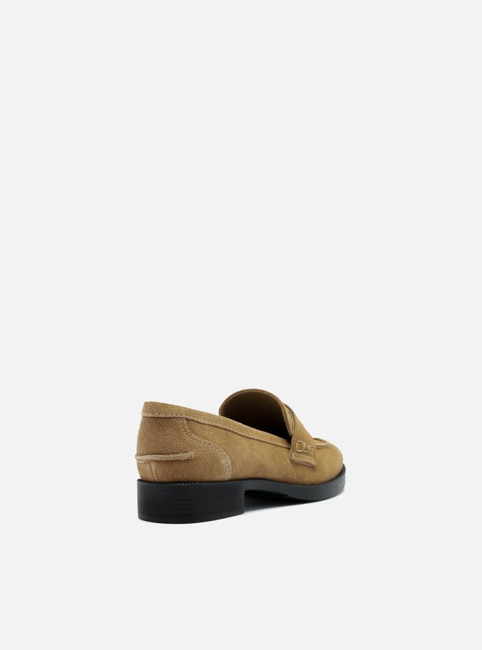 Mocassim Bege Suede Bico Redondo Medalha