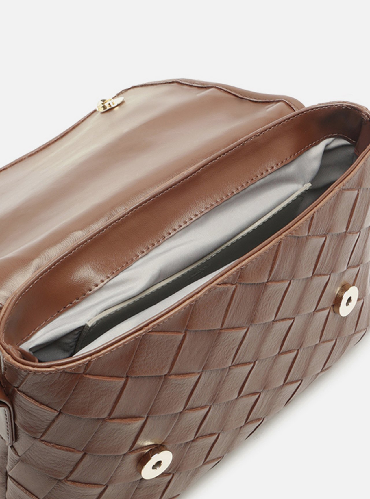 Bolsa Tiracolo Marrom Média Tressê Metais — foto 4