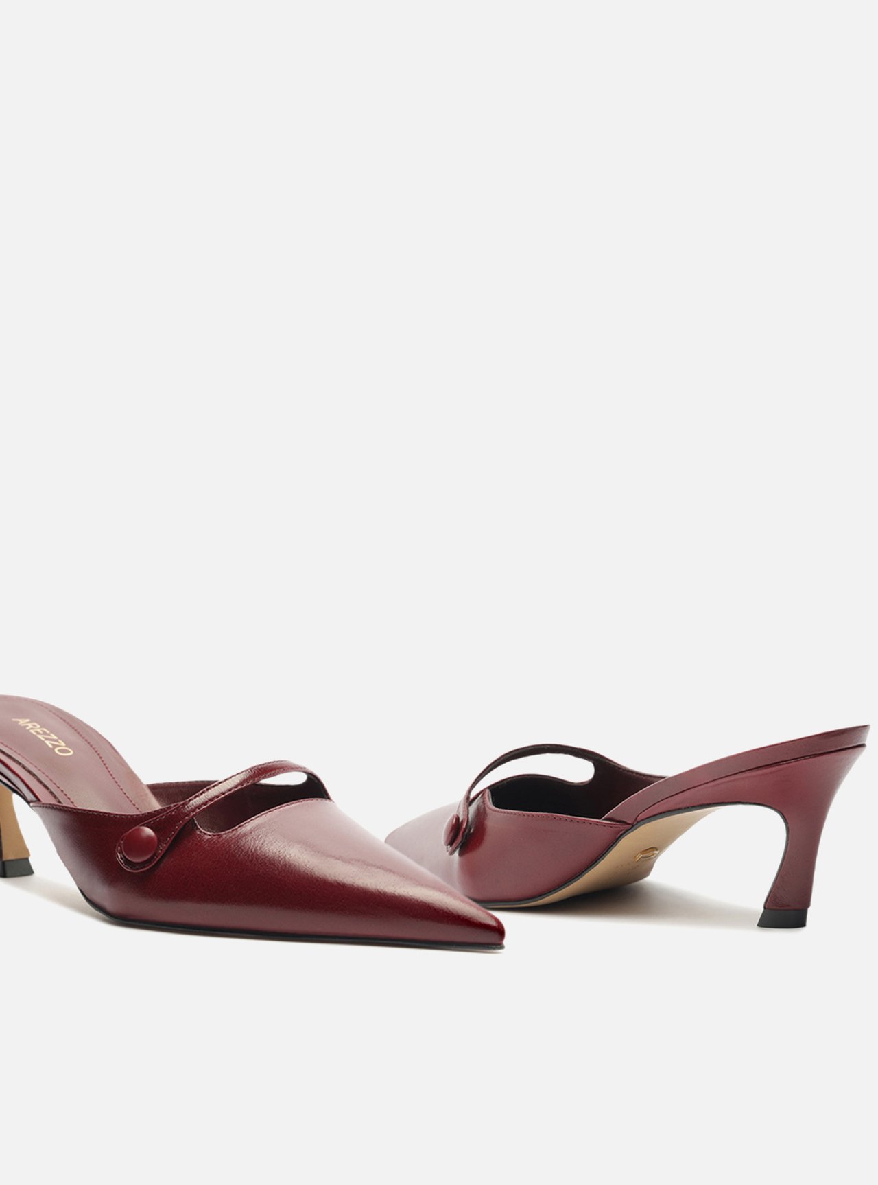 Mule Vermelho Couro Bico Fino Botão — foto 4