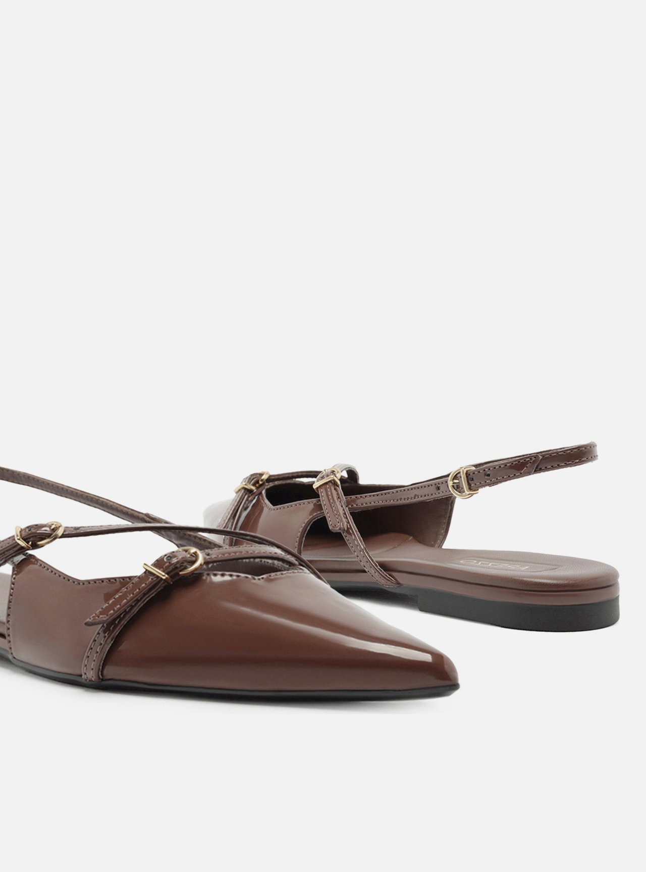 Sapatilha Marrom Verniz Slingback Tiras Fivelas — foto 4