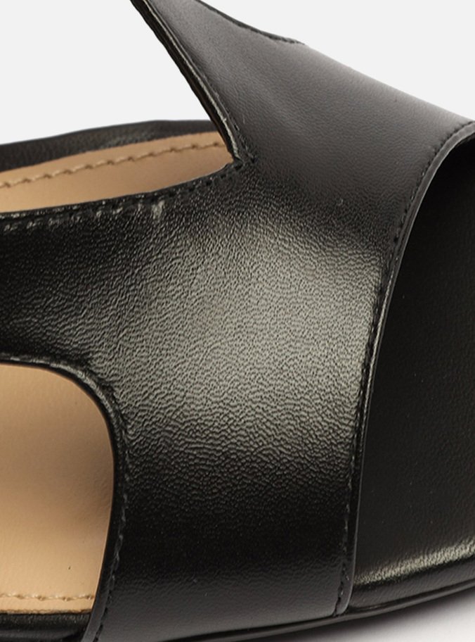 Sandália Preta Couro Salto Médio Slingback