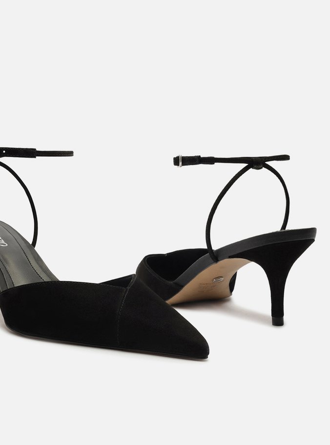 Scarpin Preto Nobuck Salto Kitten Aberto