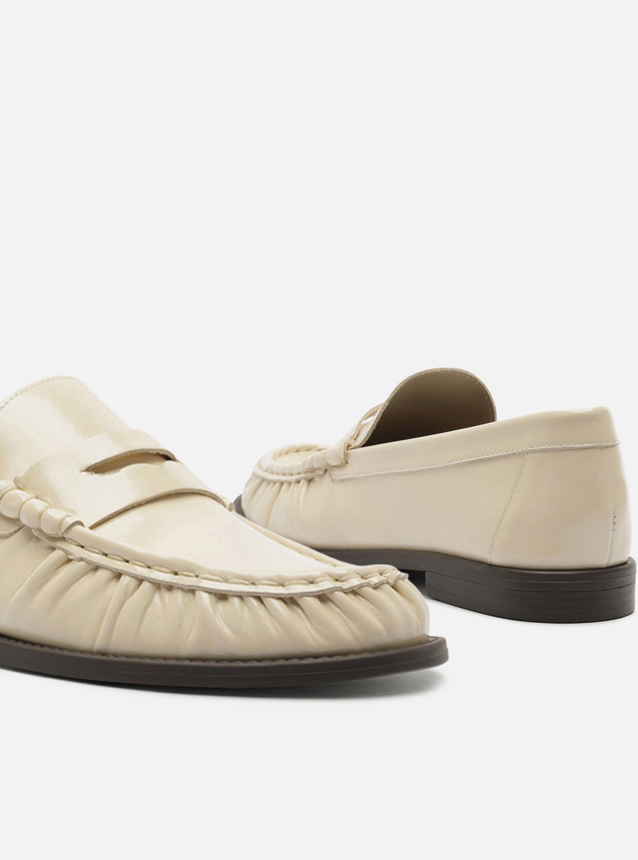 Mocassim Off White Couro Acamurçado — foto 4