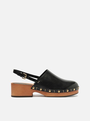 Mule Clog Preta Couro Salto Médio Tira