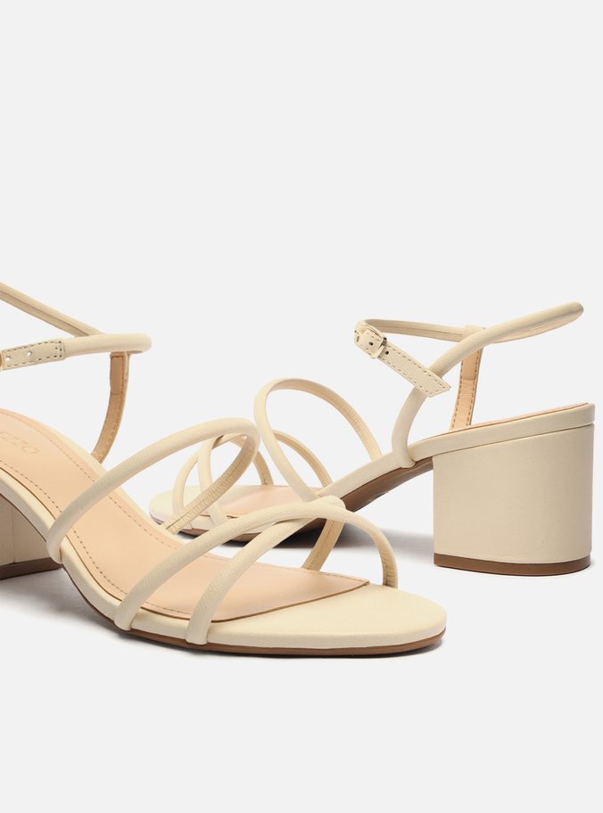 Sandália Off-White Salto Bloco Panacota