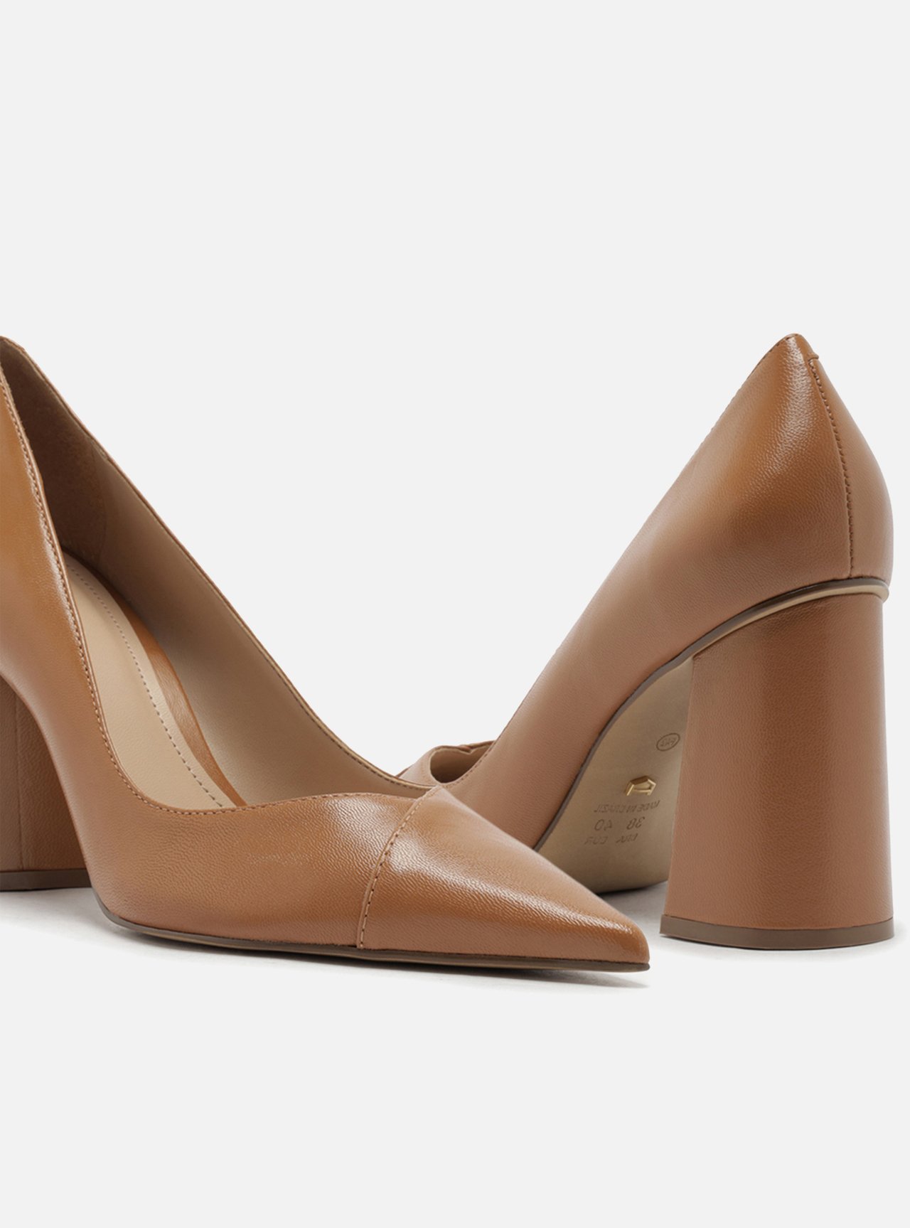 Scarpin Fechado Marrom Salto Alto — foto 4