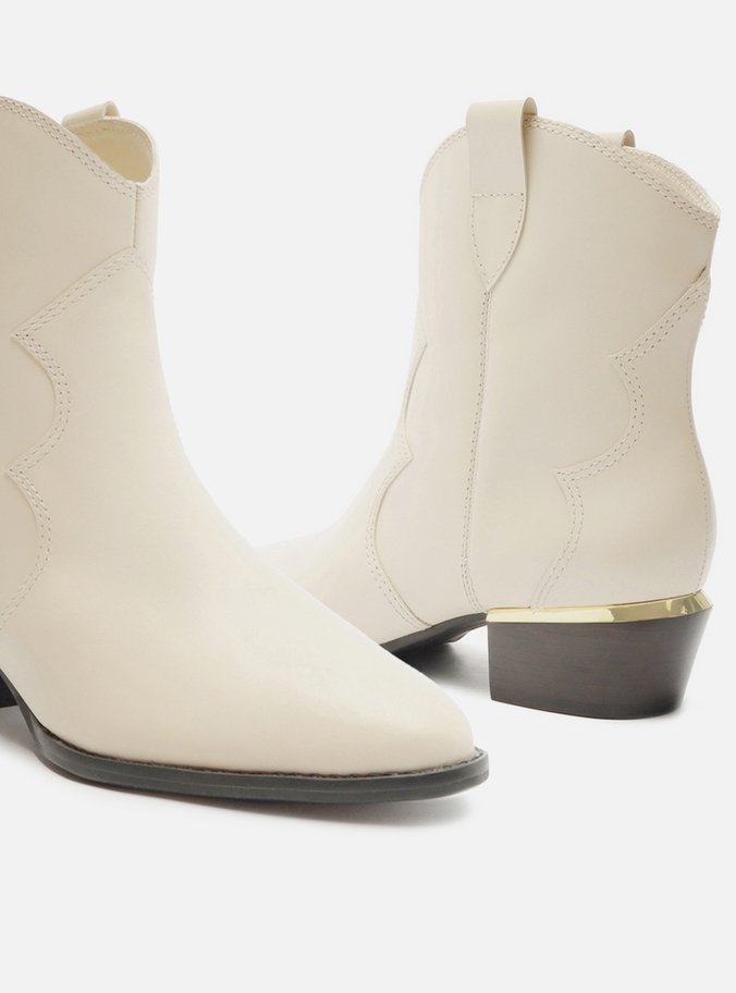 Bota Branca Couro Cano Curto Salto Baixo West