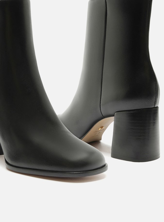 Bota Preta Couro Cano Curto Salto Médio Lisa