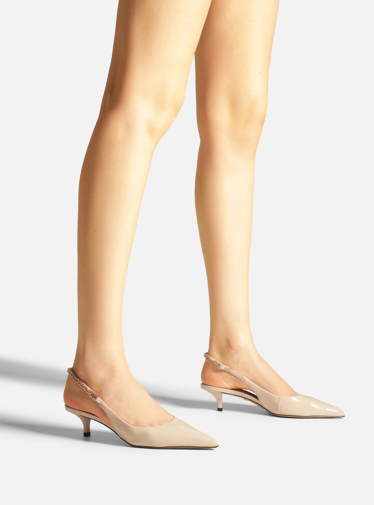 Scarpin Branco Salto Kitten Slingback Corrente — foto 6