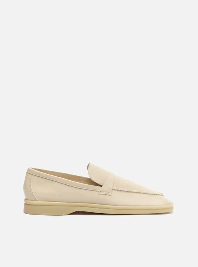 Mocassim Off-White Couro Tira Detalhe