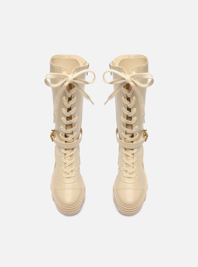 Coturno Off-White Cano Alto Tratorado