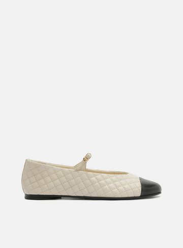 Arezzo — Sapatilha Branca Cap Toe Bico Redondo Fivela Matelassê