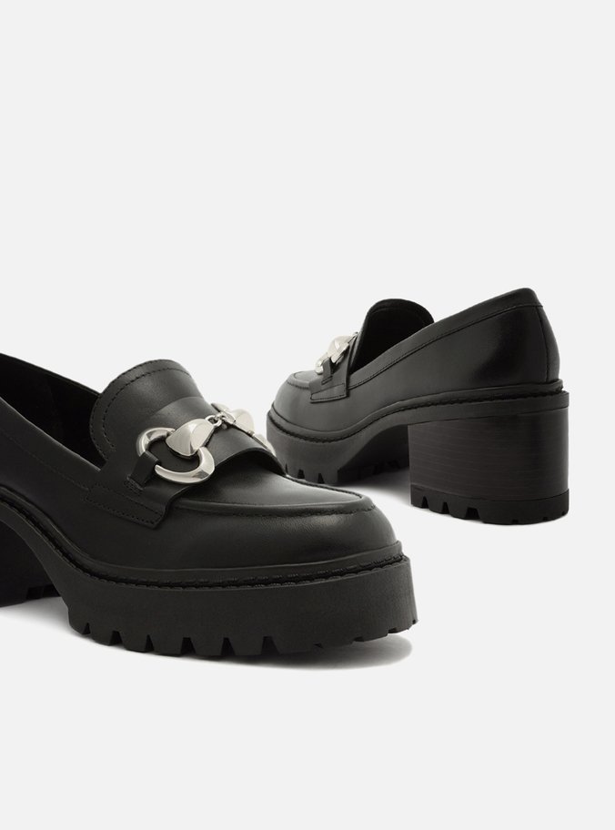 Mocassim Preto Couro Salto Médio Bloco Tratorado