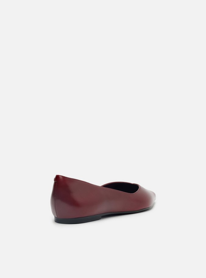 Sapatilha Vermelha Berry Couro Bico Fino Minimal
