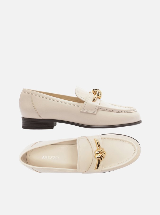 Mocassim Branco Couro Bico Redondo Metal Nó
