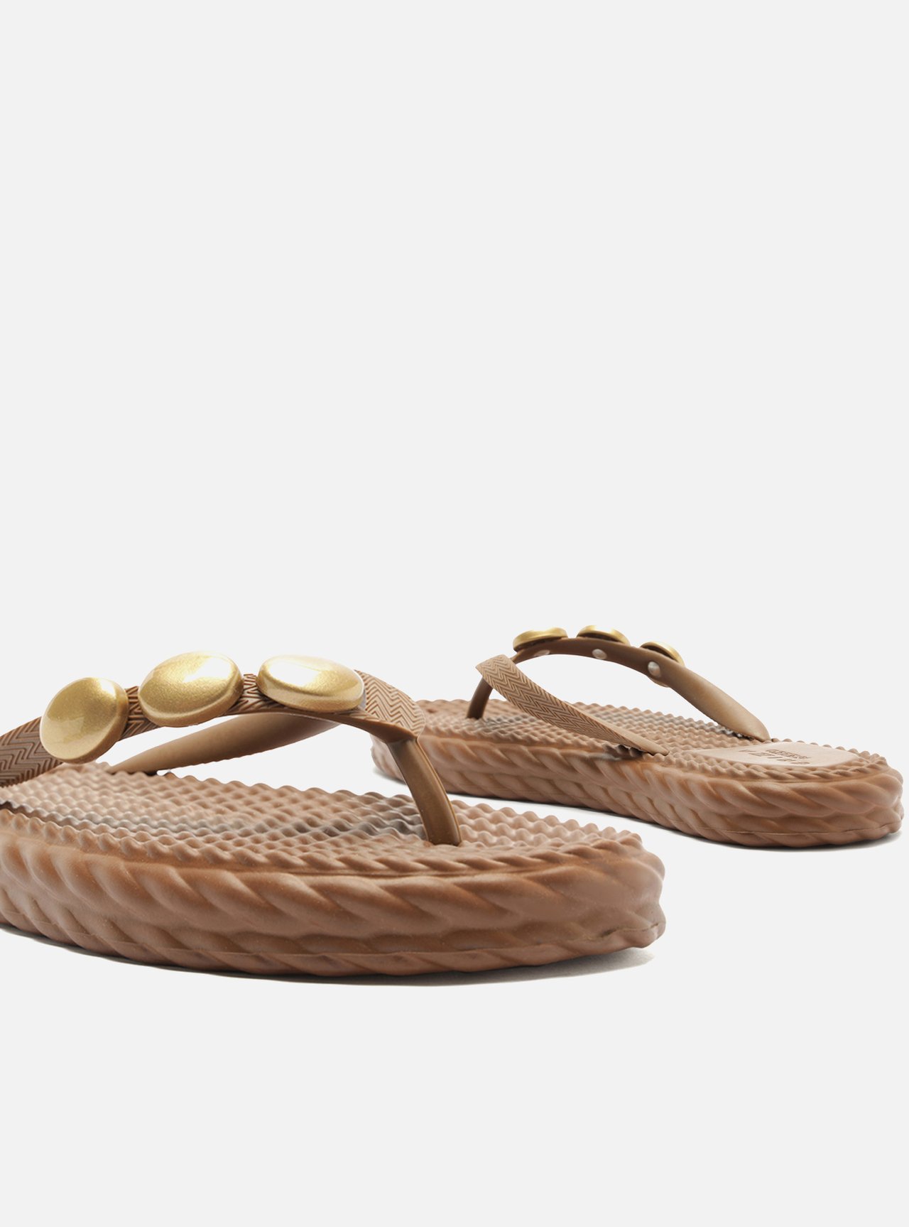 Chinelo de Dedo Marrom Flatform Metais Brizza — foto 4