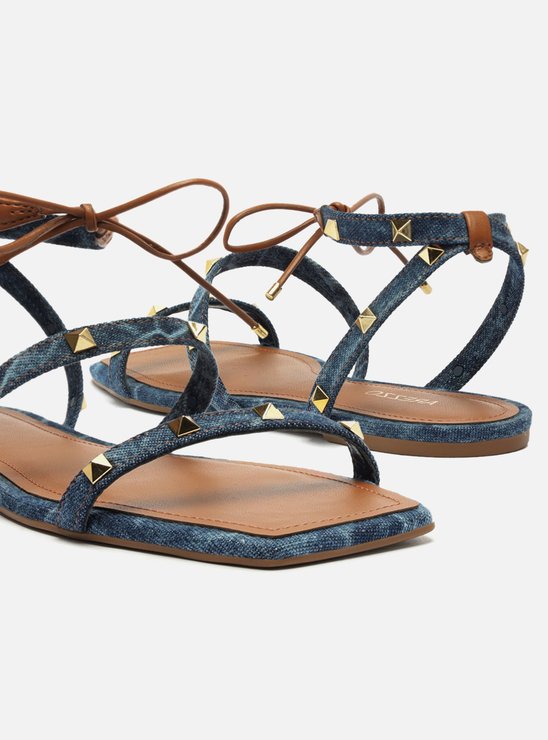 Sandália Rasteira Jeans Amarração Spikes Marrom
