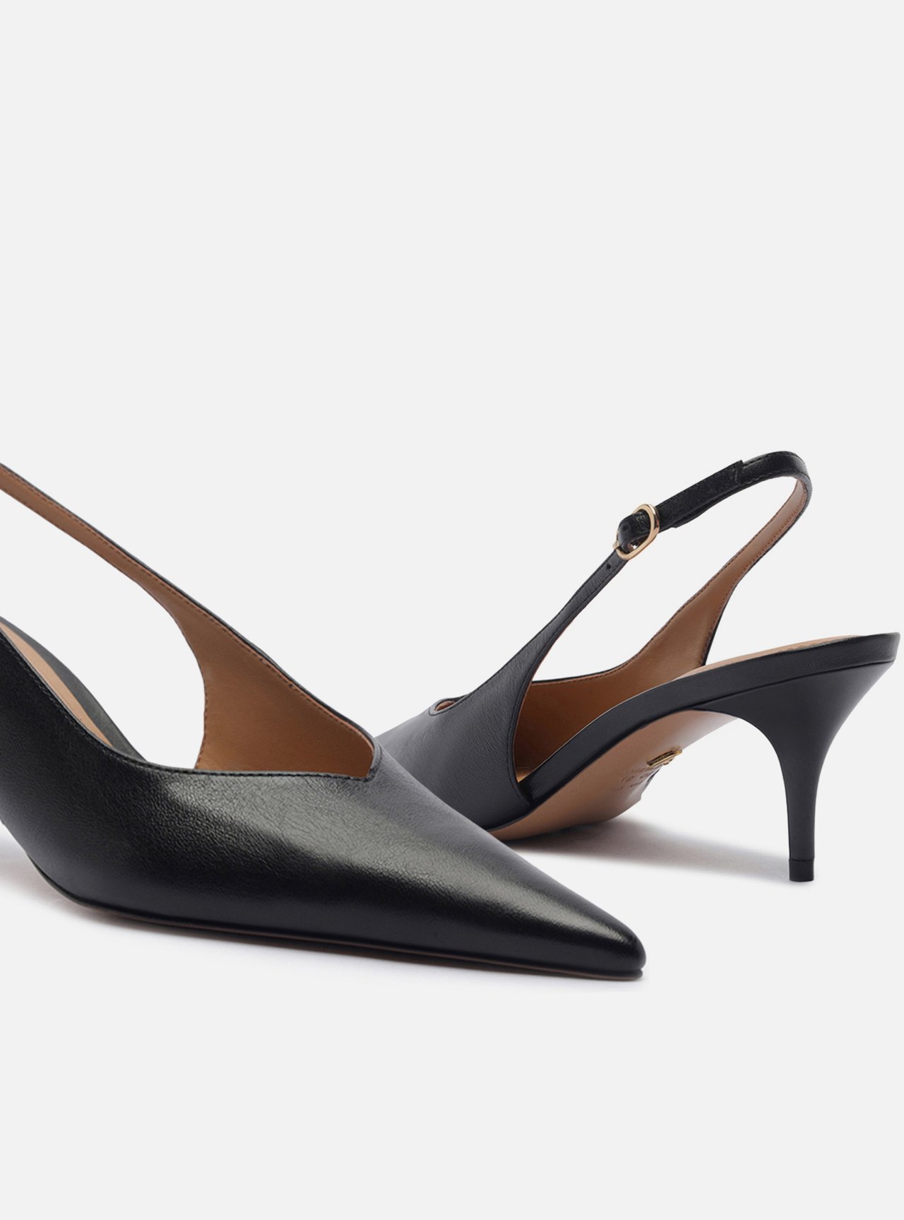 Scarpin Preto Couro Salto Fino Fivela Slingback — foto 4