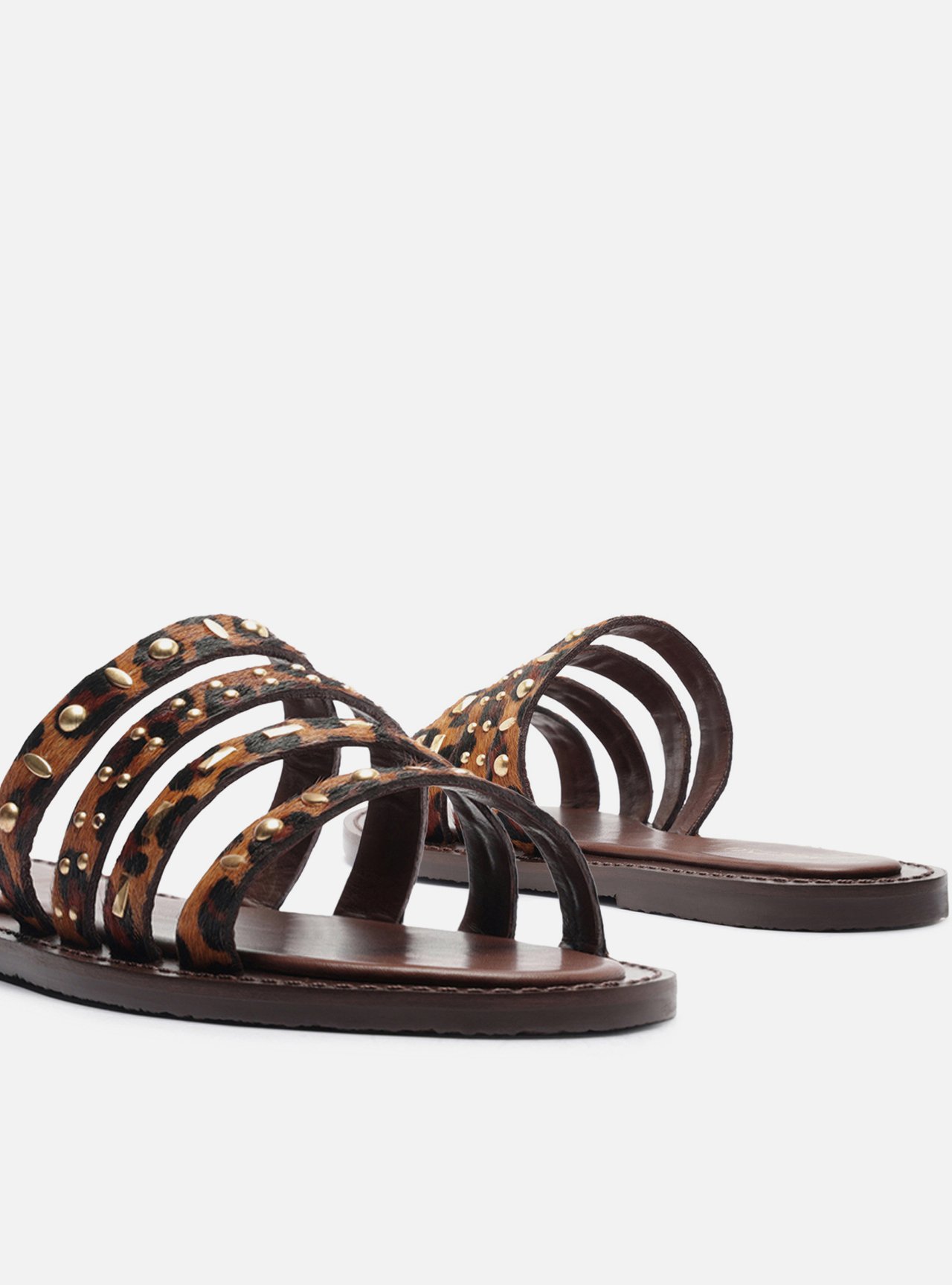 Sandália Rasteira Animal Print Couro Bico Redondo Tachas — foto 4