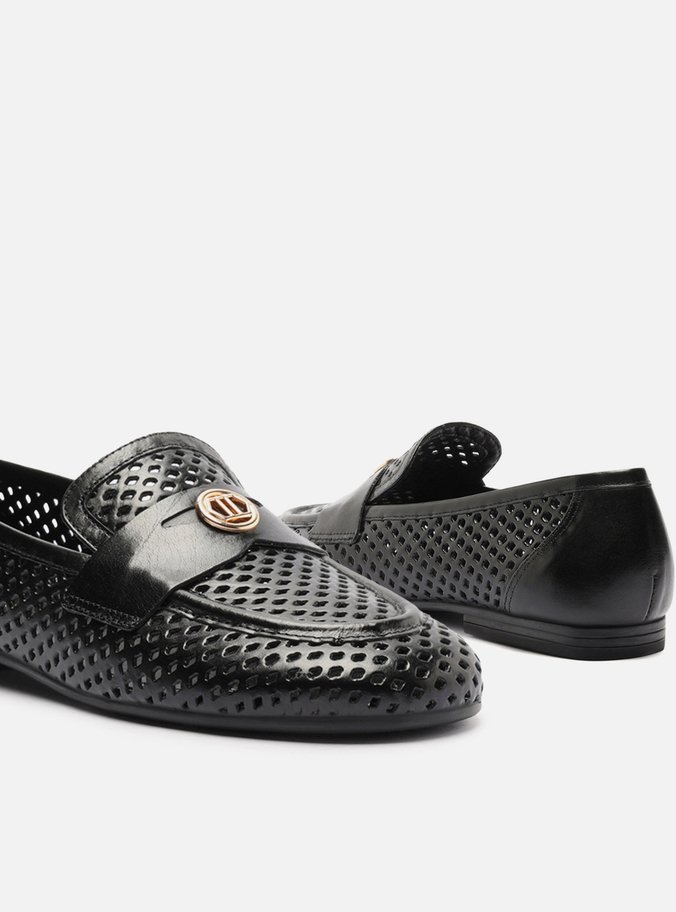 Mocassim Preto Couro Bico Redondo Vazado Metal