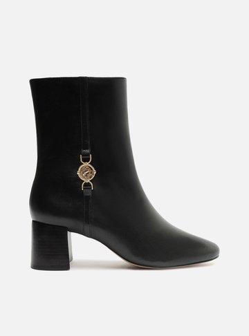Bota Preta Couro Salto Bloco Detalhe Medalha